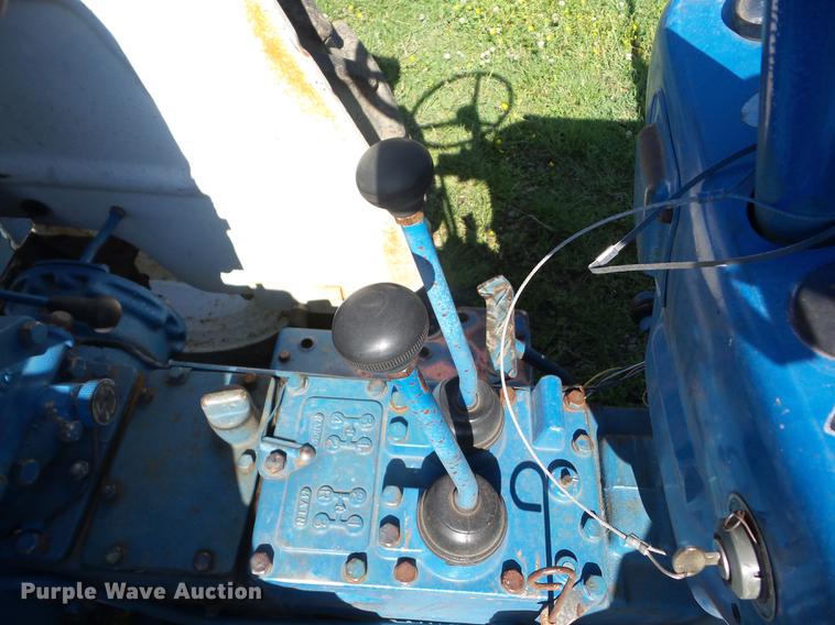 image for item BI9522 Ford 1310 tractor