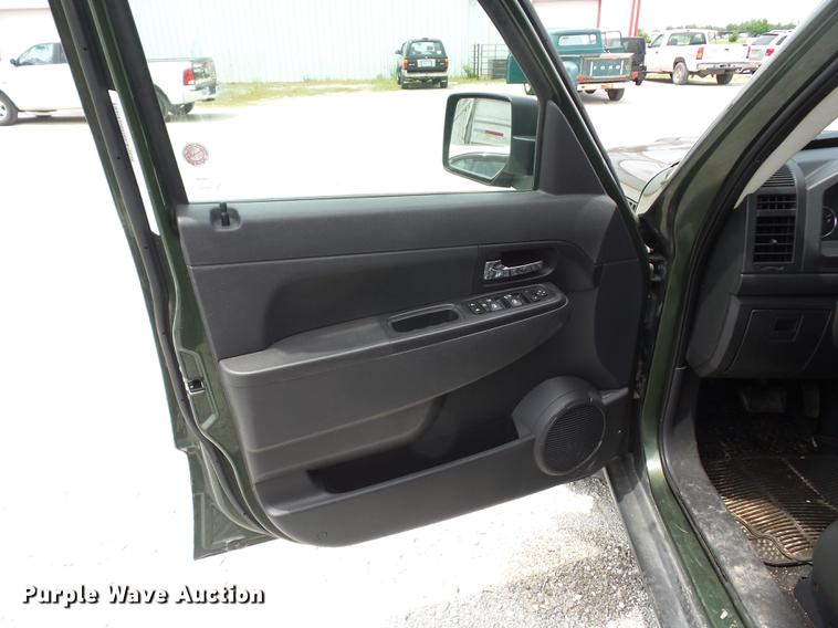 image for item BI9541 2009 Jeep Liberty SUV