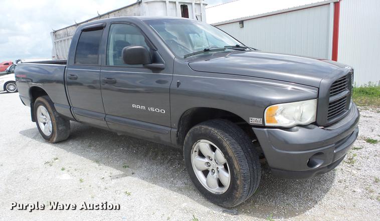 image for item BI9543 2004 Dodge Ram 1500 Quad Cab pickup truck