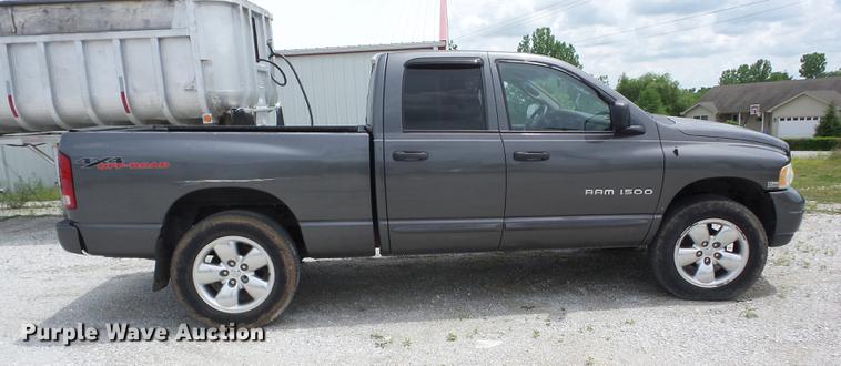 image for item BI9543 2004 Dodge Ram 1500 Quad Cab pickup truck