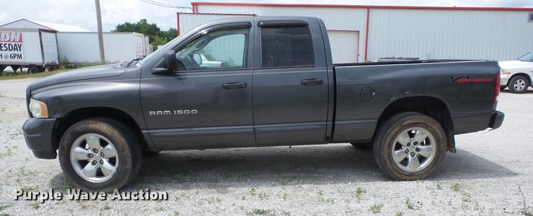 image for item BI9543 2004 Dodge Ram 1500 Quad Cab pickup truck
