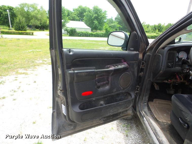 image for item BI9543 2004 Dodge Ram 1500 Quad Cab pickup truck