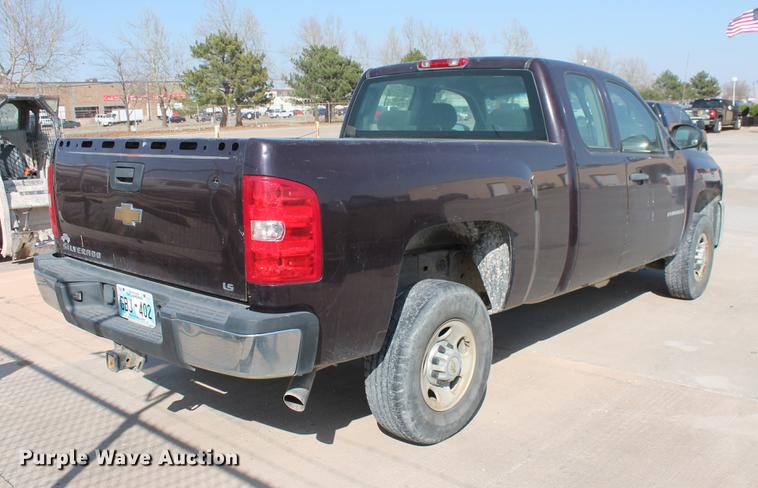 image for item DB5179 2008 Chevrolet Silverado 2500HD LS Ext. Cab pickup truck
