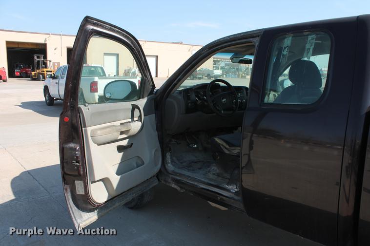 image for item DB5179 2008 Chevrolet Silverado 2500HD LS Ext. Cab pickup truck