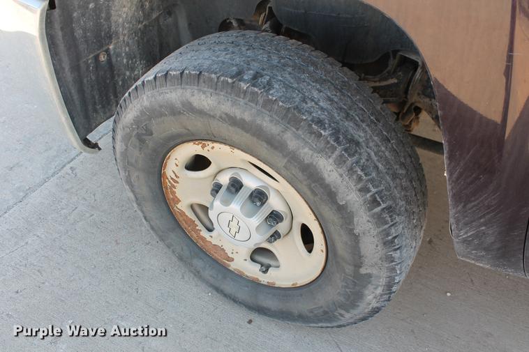 image for item DB5179 2008 Chevrolet Silverado 2500HD LS Ext. Cab pickup truck