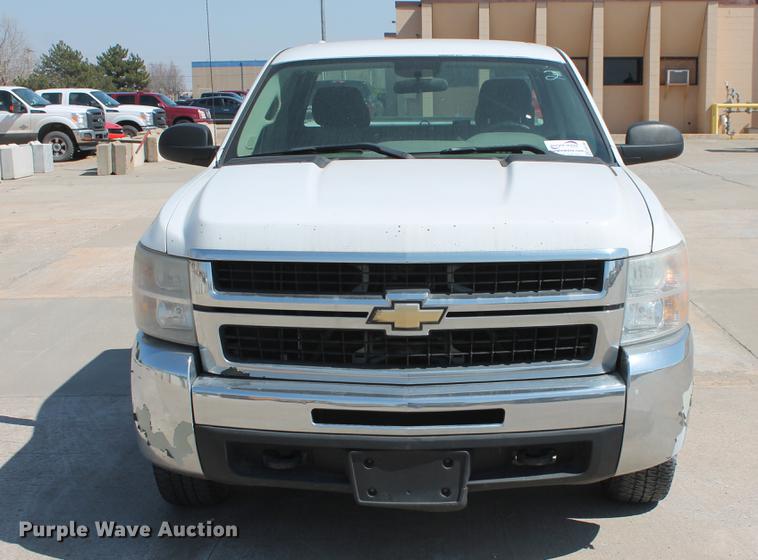 image for item DB5180 2007 Chevrolet Silverado 2500HD LS Ext. Cab pickup truck