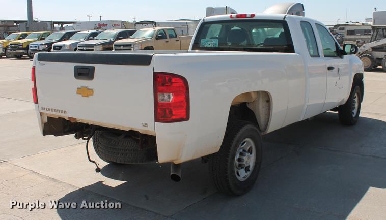 image for item DB5180 2007 Chevrolet Silverado 2500HD LS Ext. Cab pickup truck