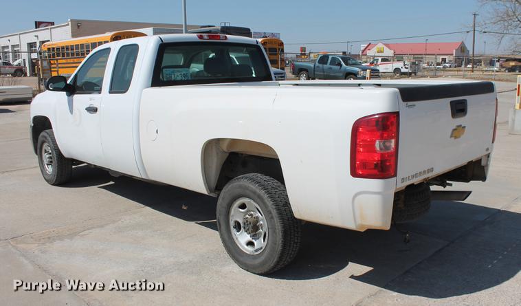 image for item DB5180 2007 Chevrolet Silverado 2500HD LS Ext. Cab pickup truck