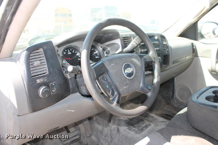 image for item DB5180 2007 Chevrolet Silverado 2500HD LS Ext. Cab pickup truck