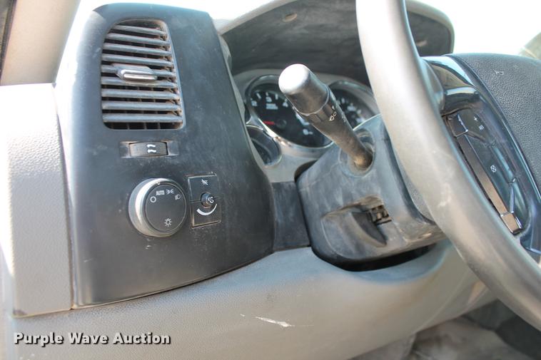 image for item DB5180 2007 Chevrolet Silverado 2500HD LS Ext. Cab pickup truck