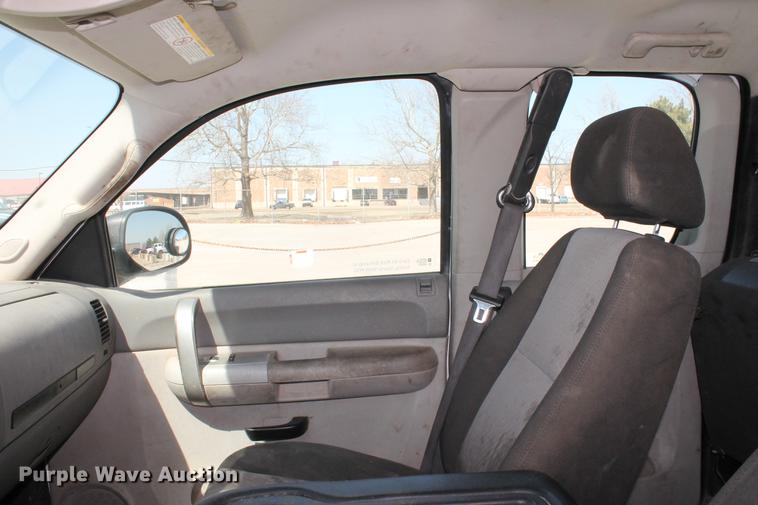 image for item DB5180 2007 Chevrolet Silverado 2500HD LS Ext. Cab pickup truck