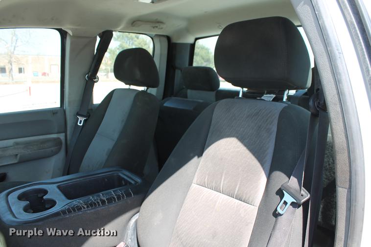 image for item DB5180 2007 Chevrolet Silverado 2500HD LS Ext. Cab pickup truck