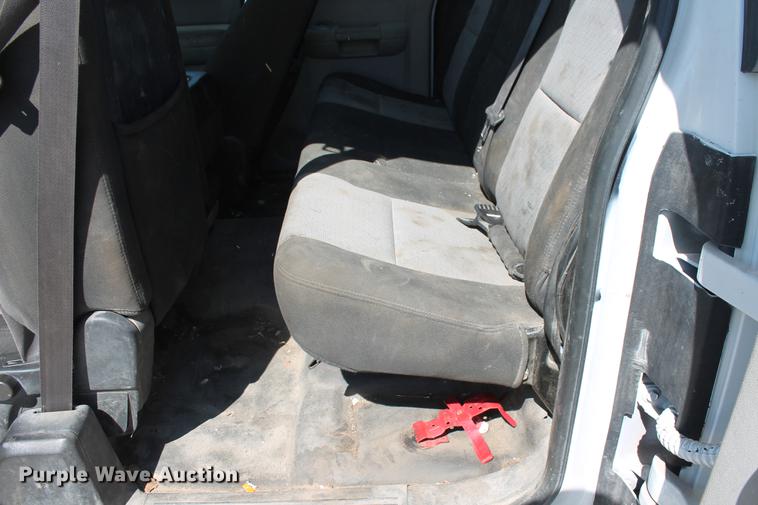 image for item DB5180 2007 Chevrolet Silverado 2500HD LS Ext. Cab pickup truck