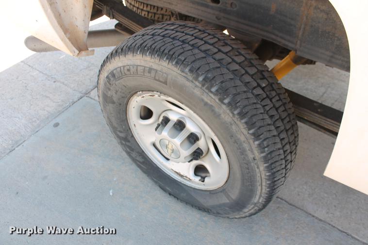 image for item DB5180 2007 Chevrolet Silverado 2500HD LS Ext. Cab pickup truck