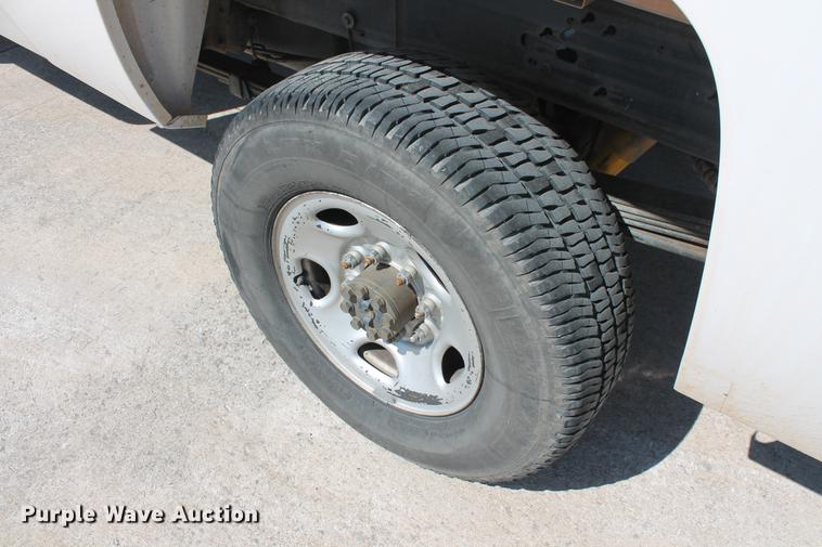 image for item DB5180 2007 Chevrolet Silverado 2500HD LS Ext. Cab pickup truck