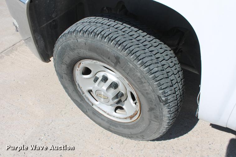 image for item DB5180 2007 Chevrolet Silverado 2500HD LS Ext. Cab pickup truck