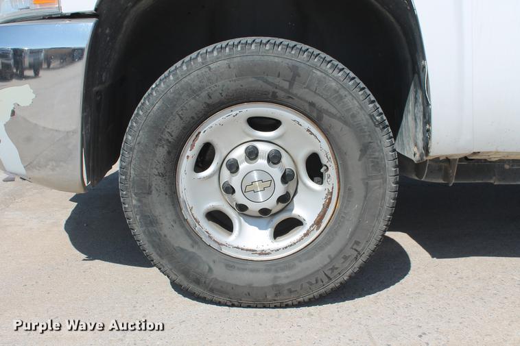 image for item DB5180 2007 Chevrolet Silverado 2500HD LS Ext. Cab pickup truck