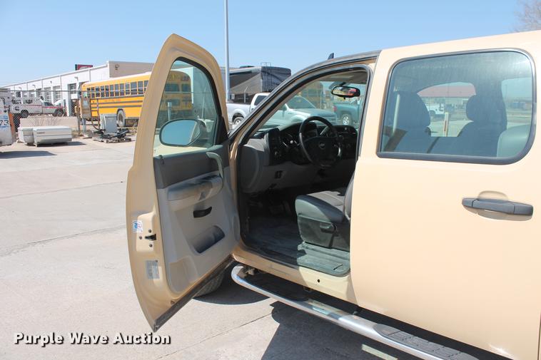image for item DB5181 2009 Chevrolet Silverado 2500HD Crew Cab pickup truck
