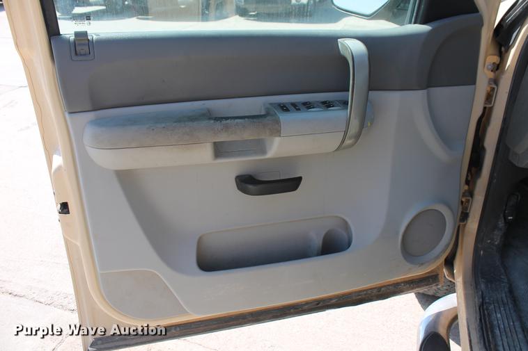 image for item DB5181 2009 Chevrolet Silverado 2500HD Crew Cab pickup truck