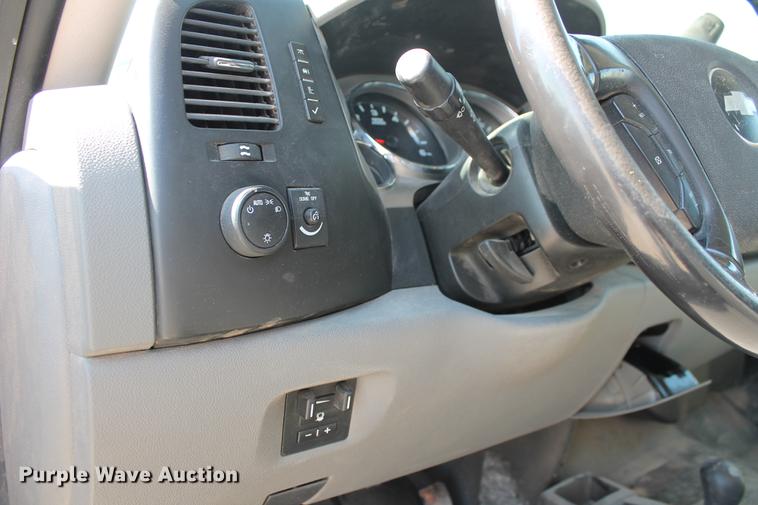 image for item DB5181 2009 Chevrolet Silverado 2500HD Crew Cab pickup truck