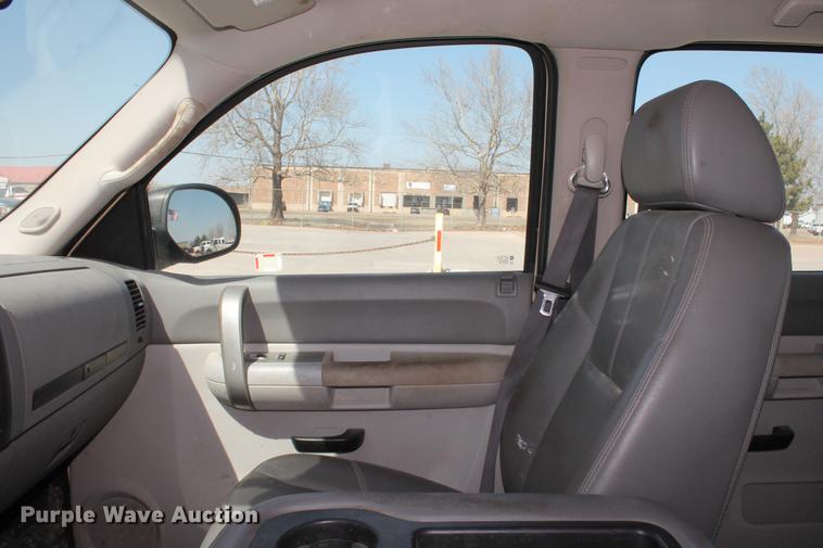 image for item DB5181 2009 Chevrolet Silverado 2500HD Crew Cab pickup truck