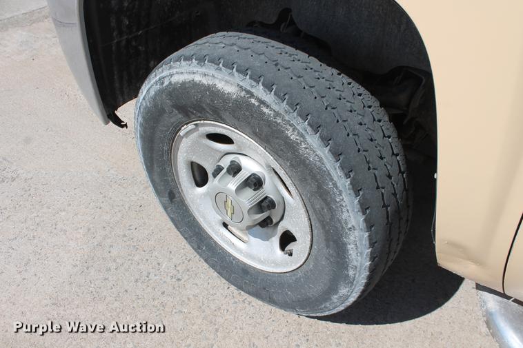 image for item DB5181 2009 Chevrolet Silverado 2500HD Crew Cab pickup truck