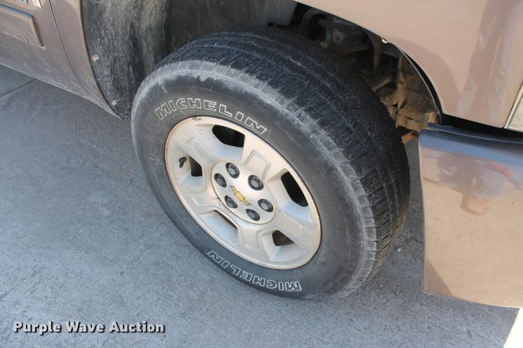 image for item DB5182 2008 Chevrolet Silverado 1500 LT Crew Cab pickup truck