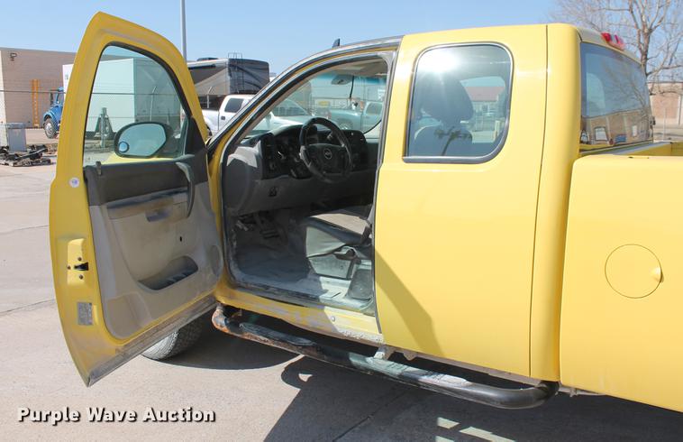 image for item DB5186 2012 Chevrolet Silverado 2500HD LS Ext. Cab pickup truck