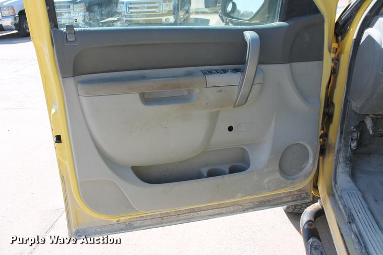 image for item DB5186 2012 Chevrolet Silverado 2500HD LS Ext. Cab pickup truck