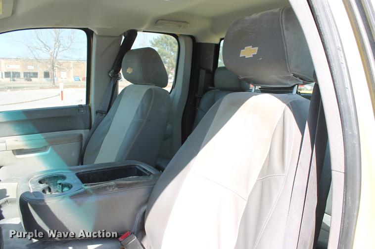 image for item DB5186 2012 Chevrolet Silverado 2500HD LS Ext. Cab pickup truck