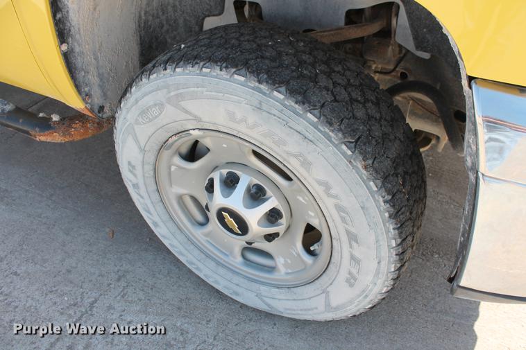 image for item DB5186 2012 Chevrolet Silverado 2500HD LS Ext. Cab pickup truck