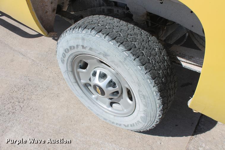 image for item DB5186 2012 Chevrolet Silverado 2500HD LS Ext. Cab pickup truck