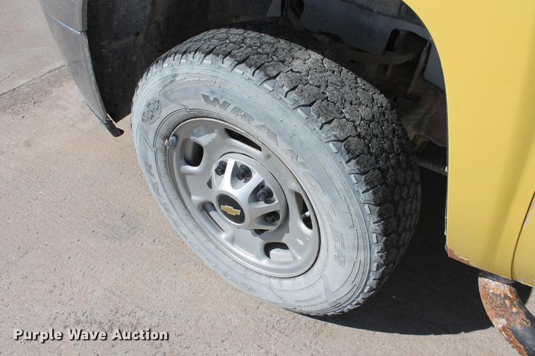 image for item DB5186 2012 Chevrolet Silverado 2500HD LS Ext. Cab pickup truck