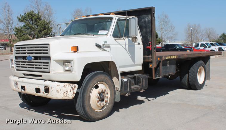 image for item DB5190 1993 Ford F700 flatbed truck