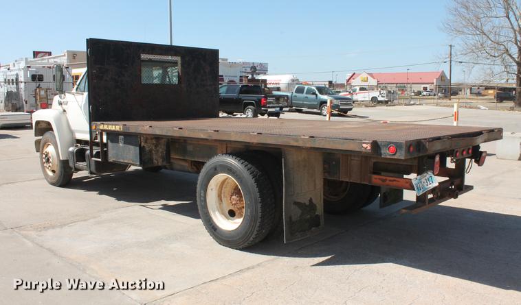 image for item DB5190 1993 Ford F700 flatbed truck