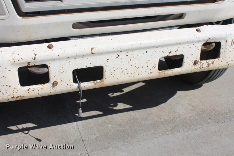 image for item DB5190 1993 Ford F700 flatbed truck