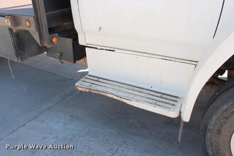 image for item DB5190 1993 Ford F700 flatbed truck