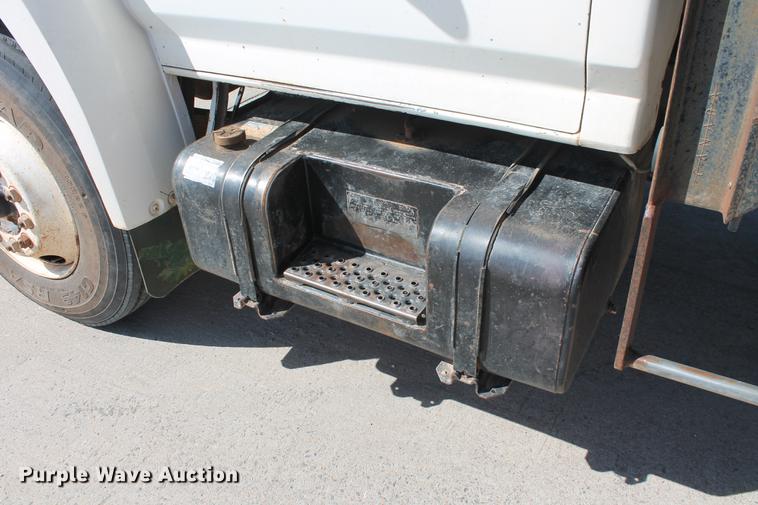image for item DB5190 1993 Ford F700 flatbed truck