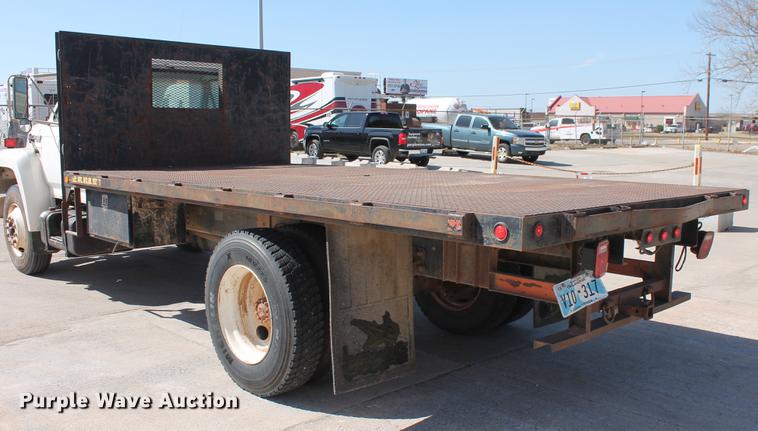 image for item DB5190 1993 Ford F700 flatbed truck