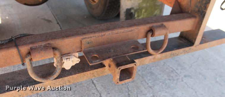 image for item DB5190 1993 Ford F700 flatbed truck