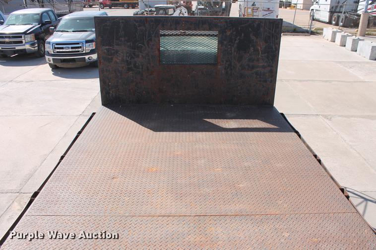 image for item DB5190 1993 Ford F700 flatbed truck