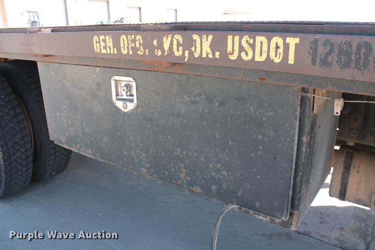 image for item DB5190 1993 Ford F700 flatbed truck