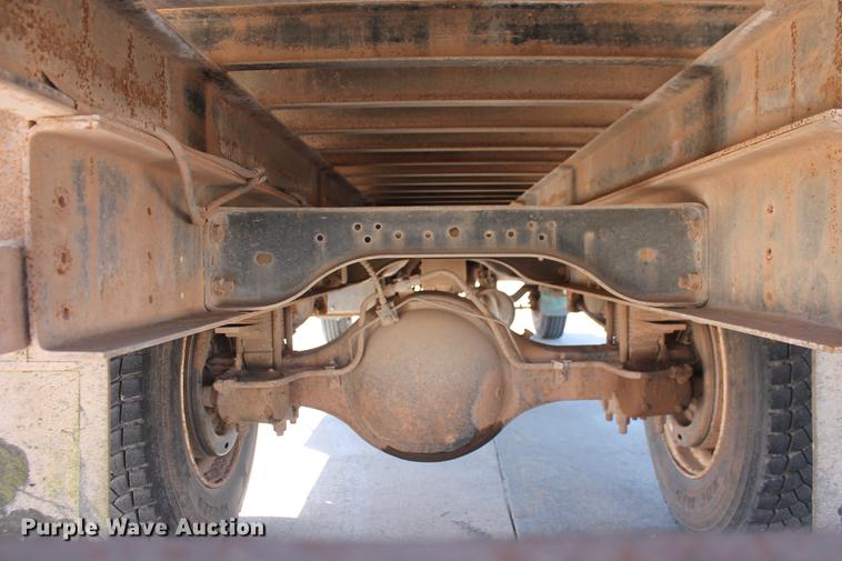 image for item DB5190 1993 Ford F700 flatbed truck