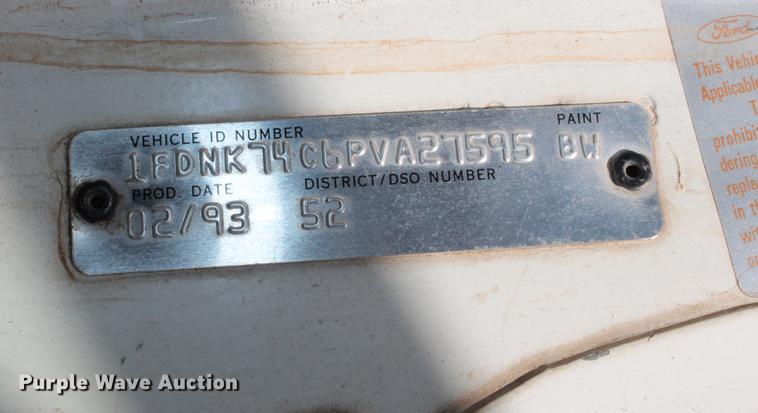 image for item DB5190 1993 Ford F700 flatbed truck