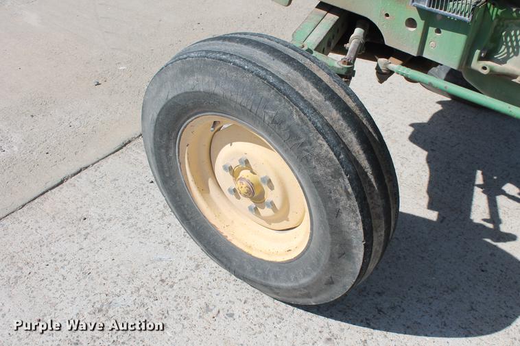 image for item DB5194 1990 John Deere 2155 tractor