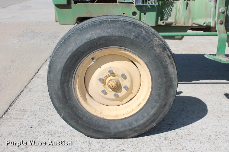 image for item DB5194 1990 John Deere 2155 tractor