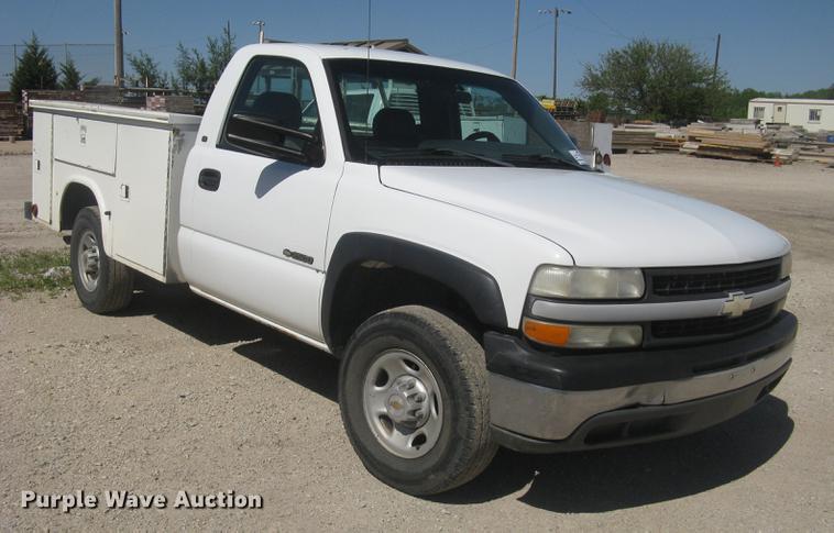 image for item DC2262 2001 Chevrolet Silverado 2500 utility bed pickup truck