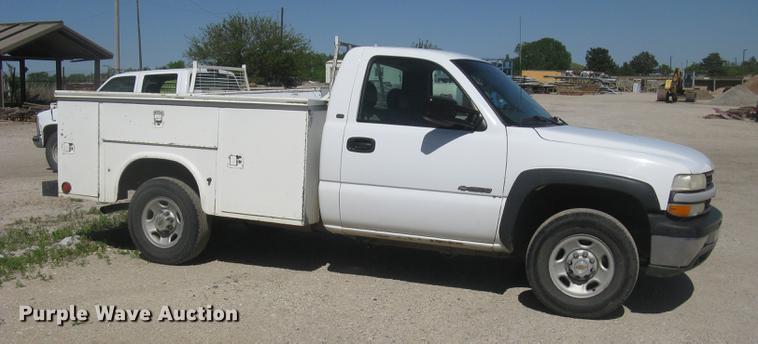 image for item DC2262 2001 Chevrolet Silverado 2500 utility bed pickup truck
