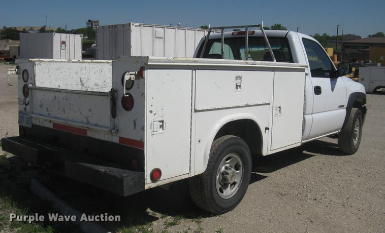 image for item DC2262 2001 Chevrolet Silverado 2500 utility bed pickup truck