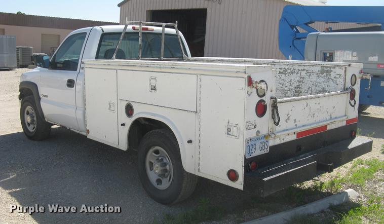 image for item DC2262 2001 Chevrolet Silverado 2500 utility bed pickup truck